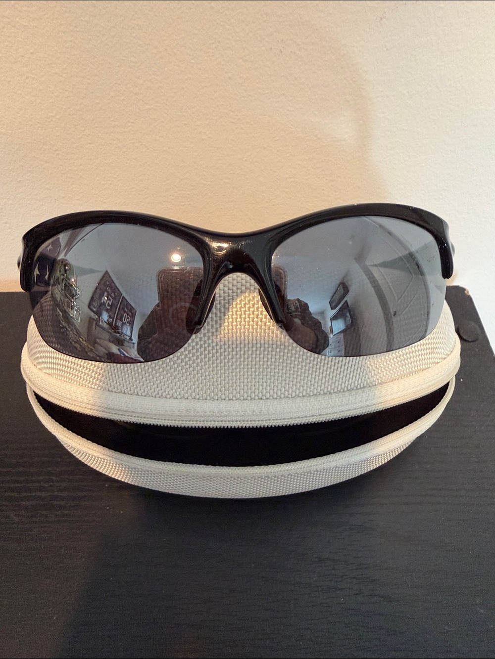 Oakley Men’s/women’s Wrap Sunglasses Black Frame Dark Lenses w/ Hard Case